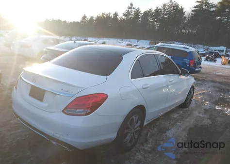 2016 Mercedes-Benz C 300 4Matic z USA, uszkodzony, nr VIN WDDWF4KB5GR144363